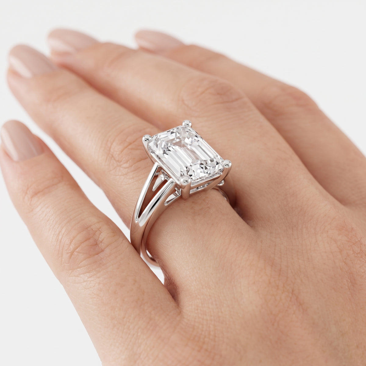 _lifestyle_image@SKU:R0464-NADE03000004W #metal_14k-white-gold+origin_lab-grown+quality_ef-vs2+