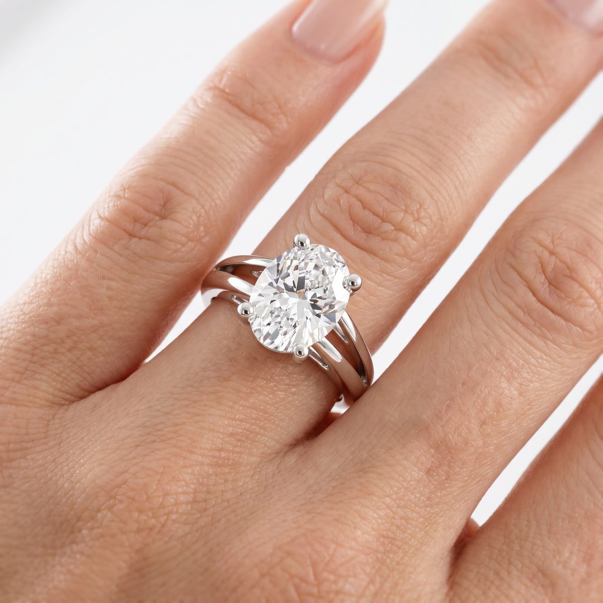 _lifestyle_image@SKU:R0464-NADO0200000PL #metal_platinum+origin_lab-grown+quality_ef-vs2+