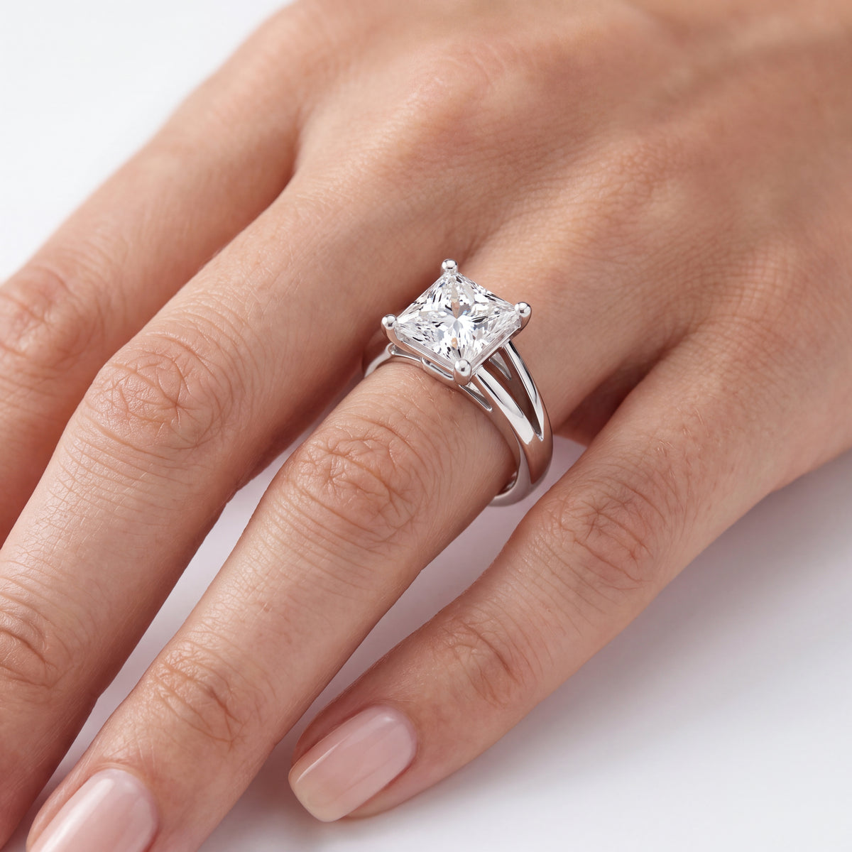 _lifestyle_image@SKU:R0464-NADP02000004W #metal_14k-white-gold+origin_lab-grown+quality_ef-vs2+