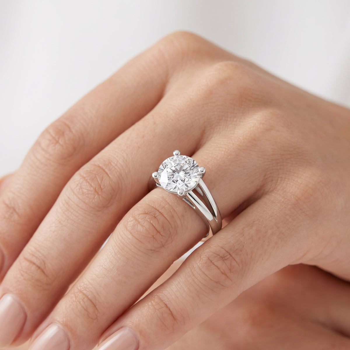 _lifestyle_image@SKU:R0464-NADR02000004W #metal_14k-white-gold+origin_lab-grown+quality_ef-vs2+