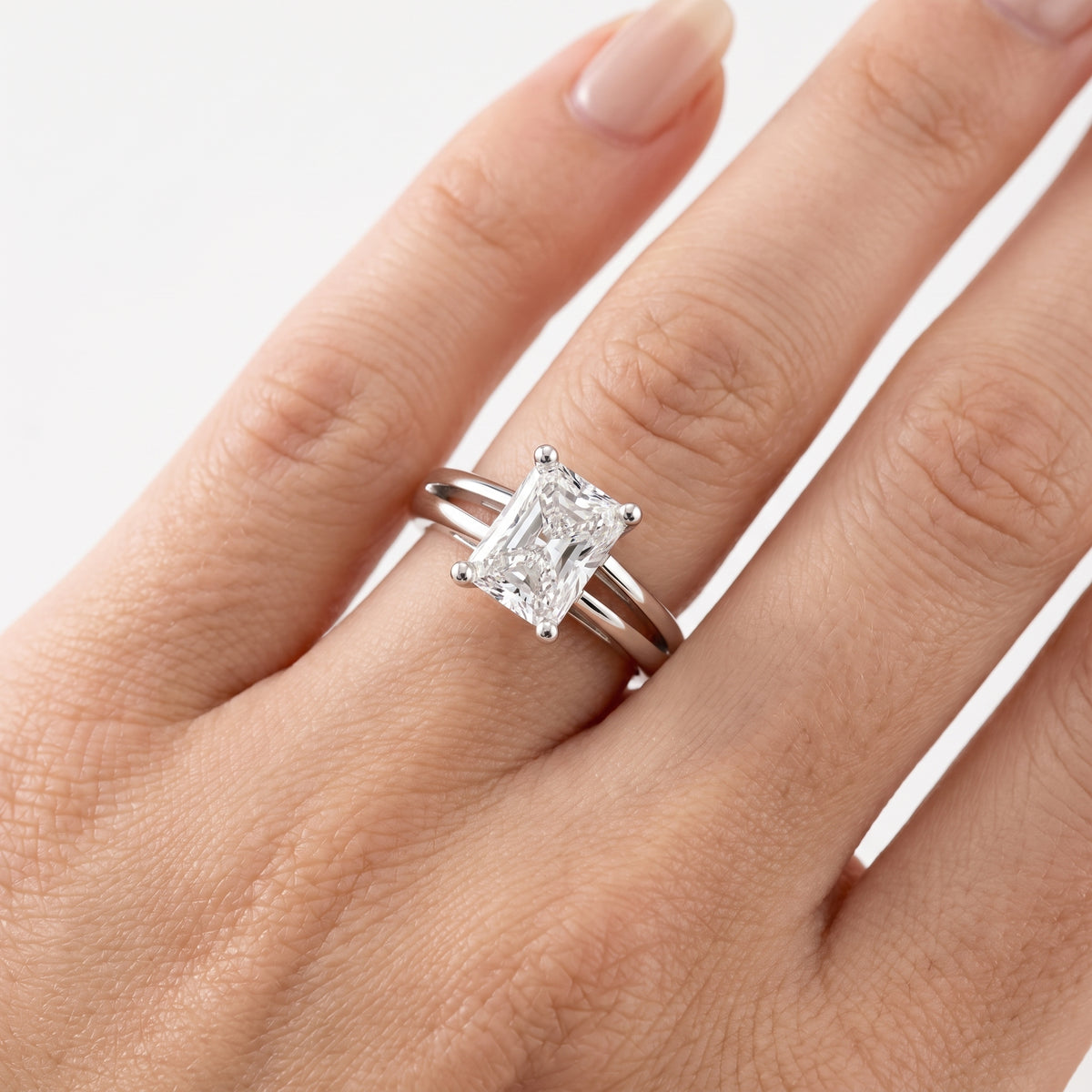 _lifestyle_image@SKU:R0464-NADT01000004W #metal_14k-white-gold+origin_lab-grown+quality_ef-vs2+
