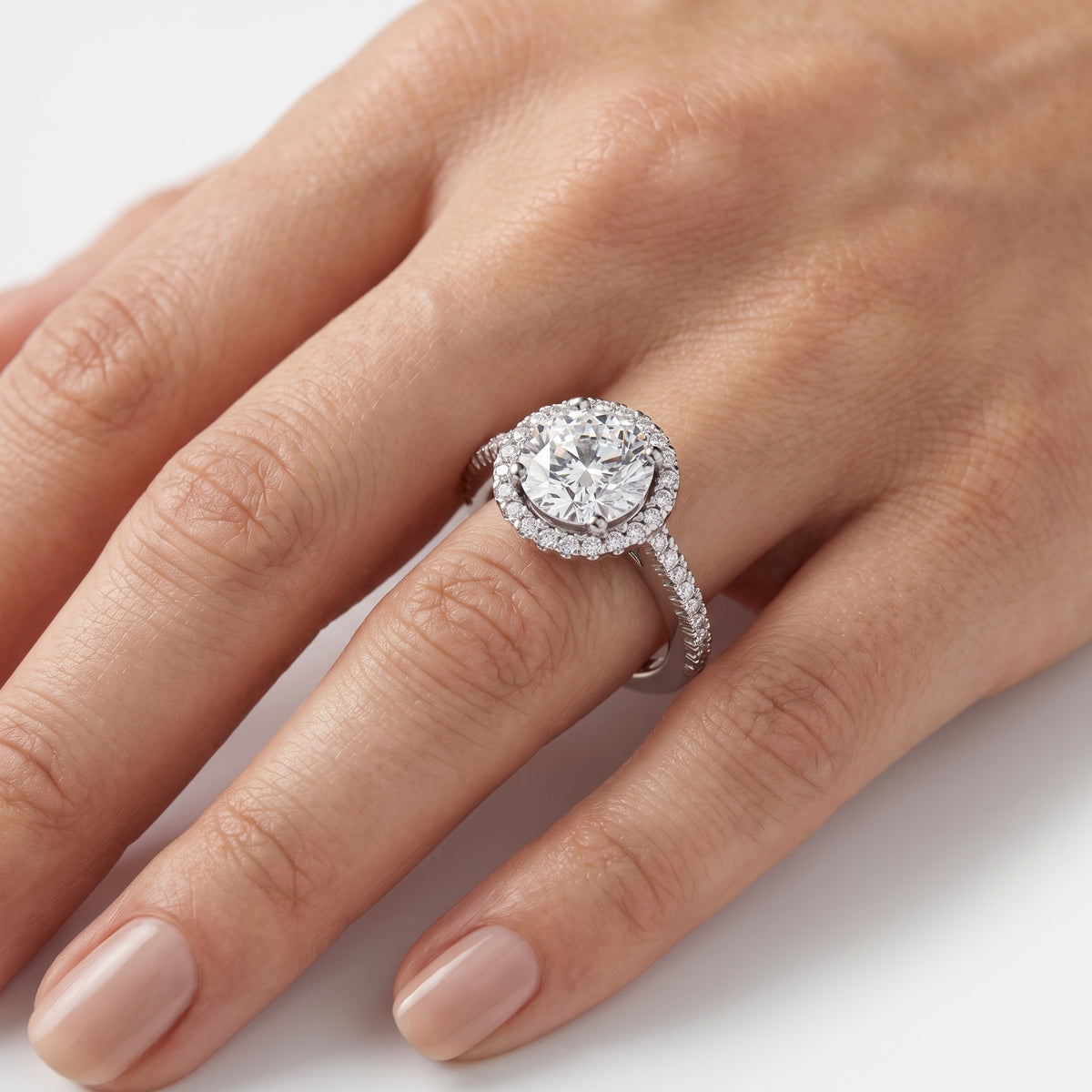 _lifestyle_image@SKU:R0514-NADR0300000PL #metal_platinum+origin_lab-grown+quality_ef-vs2+