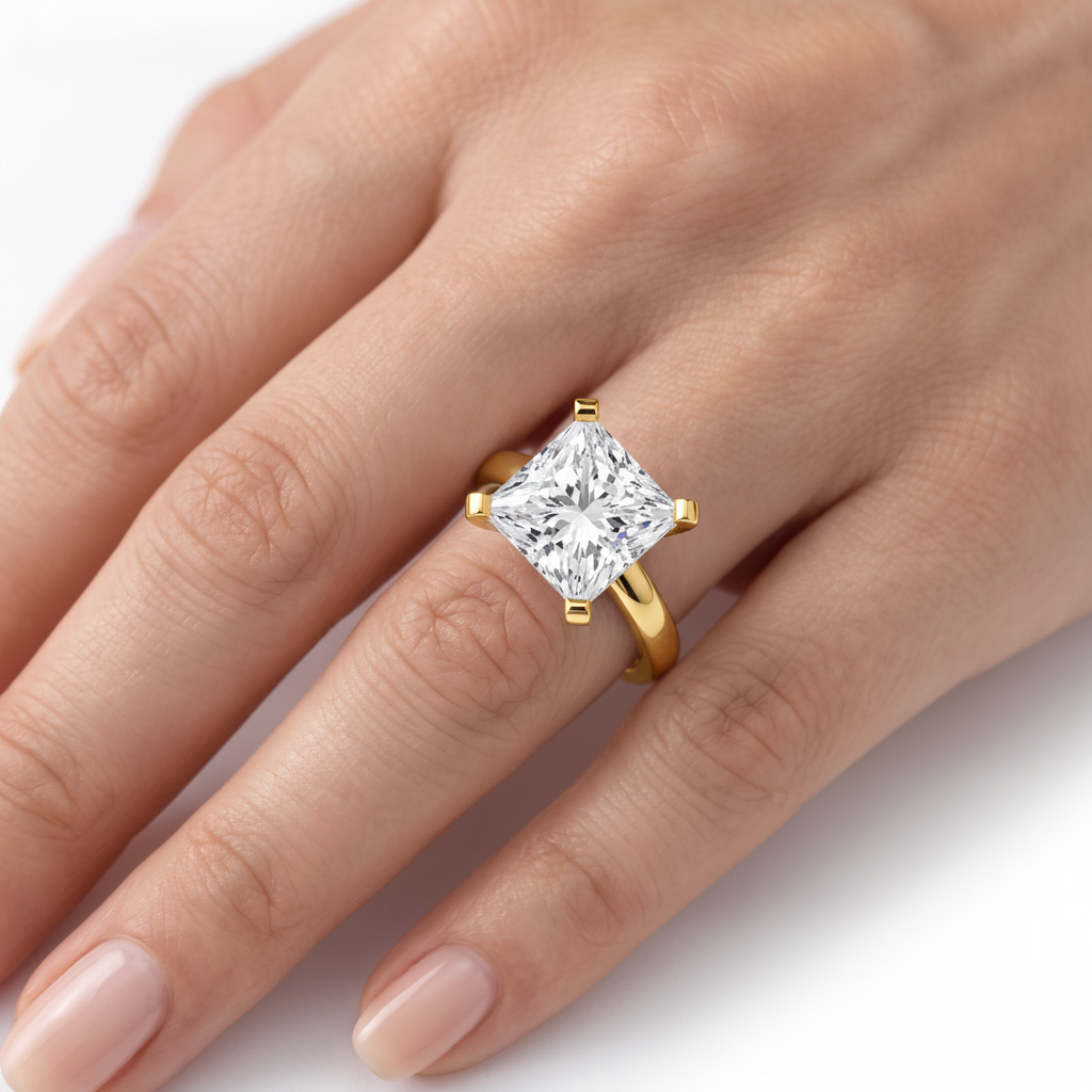 _lifestyle_image@SKU:R0952-LADP03000004Y #metal_10k-yellow-gold+origin_lab-grown+quality_g-si