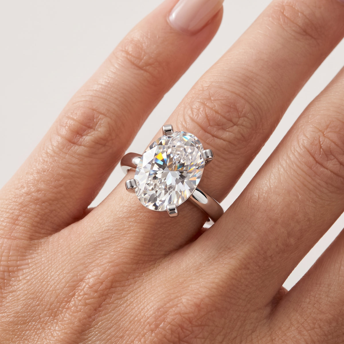 _lifestyle_image@SKU:R0952-NADO04000004W #metal_14k-white-gold+origin_lab-grown+quality_ef-vs2+