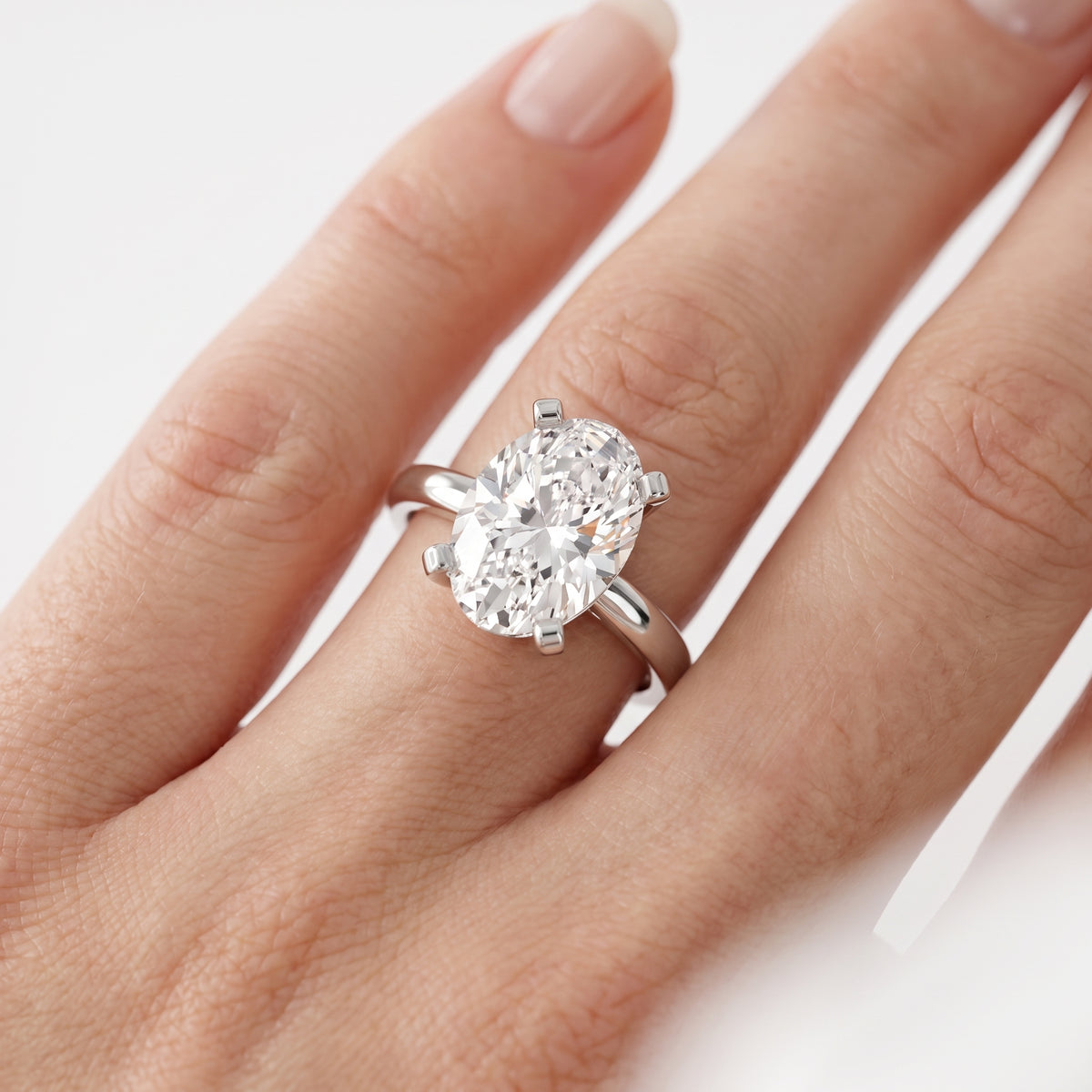 _lifestyle_image@SKU:R0952-NADO0400000PL #metal_platinum+origin_lab-grown+quality_ef-vs2+