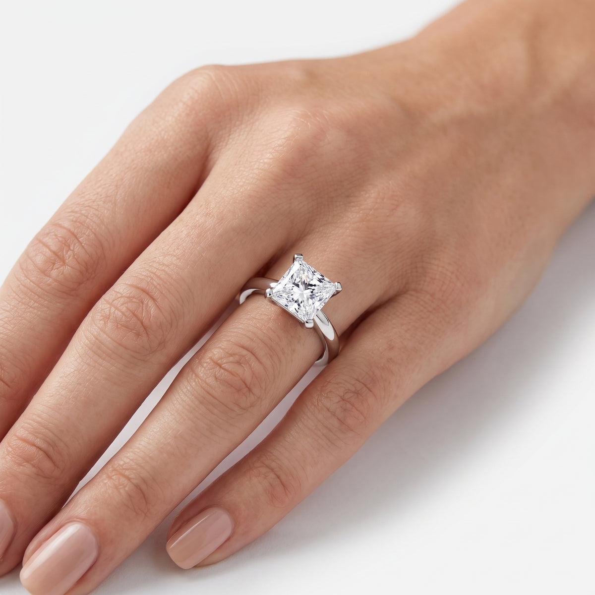 _lifestyle_image@SKU:R0952-NADP0200000PL #metal_platinum+origin_lab-grown+quality_ef-vs2+