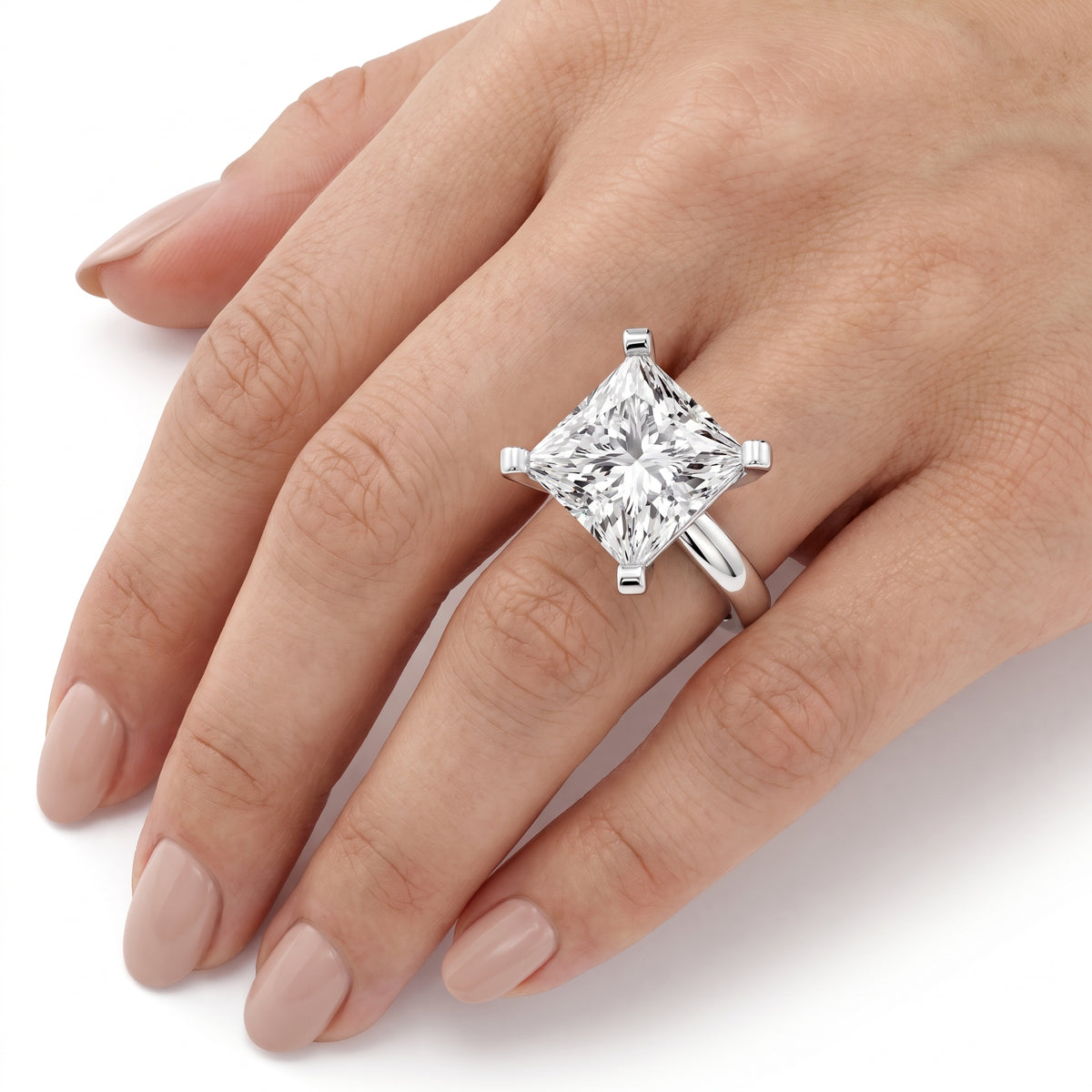 _lifestyle_image@SKU:R0952-NADP04000004W #metal_14k-white-gold+origin_lab-grown+quality_ef-vs2+