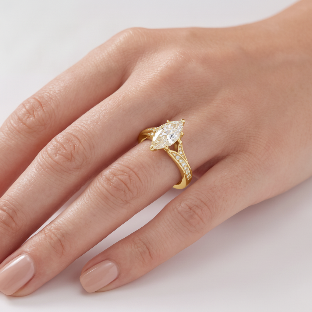 _lifestyle_image@SKU:R1027-LADM01000004Y #metal_10k-yellow-gold+origin_lab-grown+quality_g-si