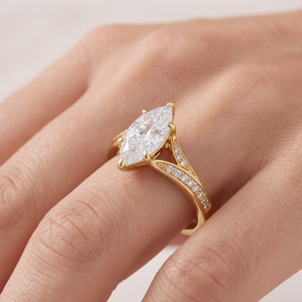 _lifestyle_image@SKU:R1027-LADM02000004Y #metal_10k-yellow-gold+origin_lab-grown+quality_g-si