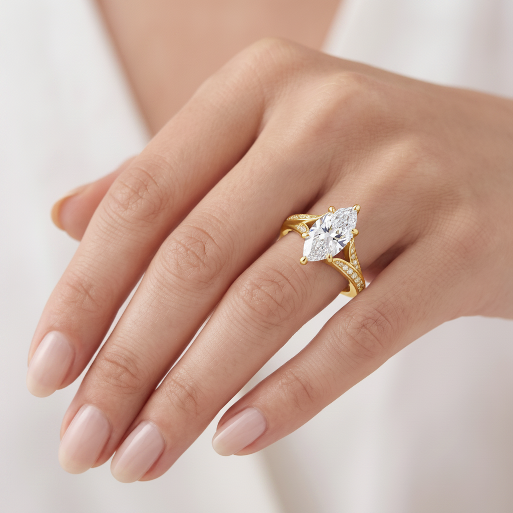 _lifestyle_image@SKU:R1027-LADM03000004Y #metal_10k-yellow-gold+origin_lab-grown+quality_g-si