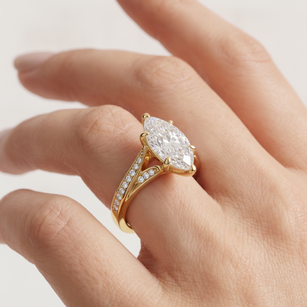 _lifestyle_image@SKU:R1027-LADM04000004Y #metal_10k-yellow-gold+origin_lab-grown+quality_g-si