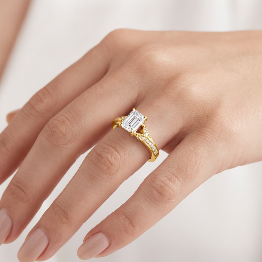 _lifestyle_image@SKU:R1027-NADE01000004Y #metal_14k-yellow-gold+origin_lab-grown+quality_ef-vs2+