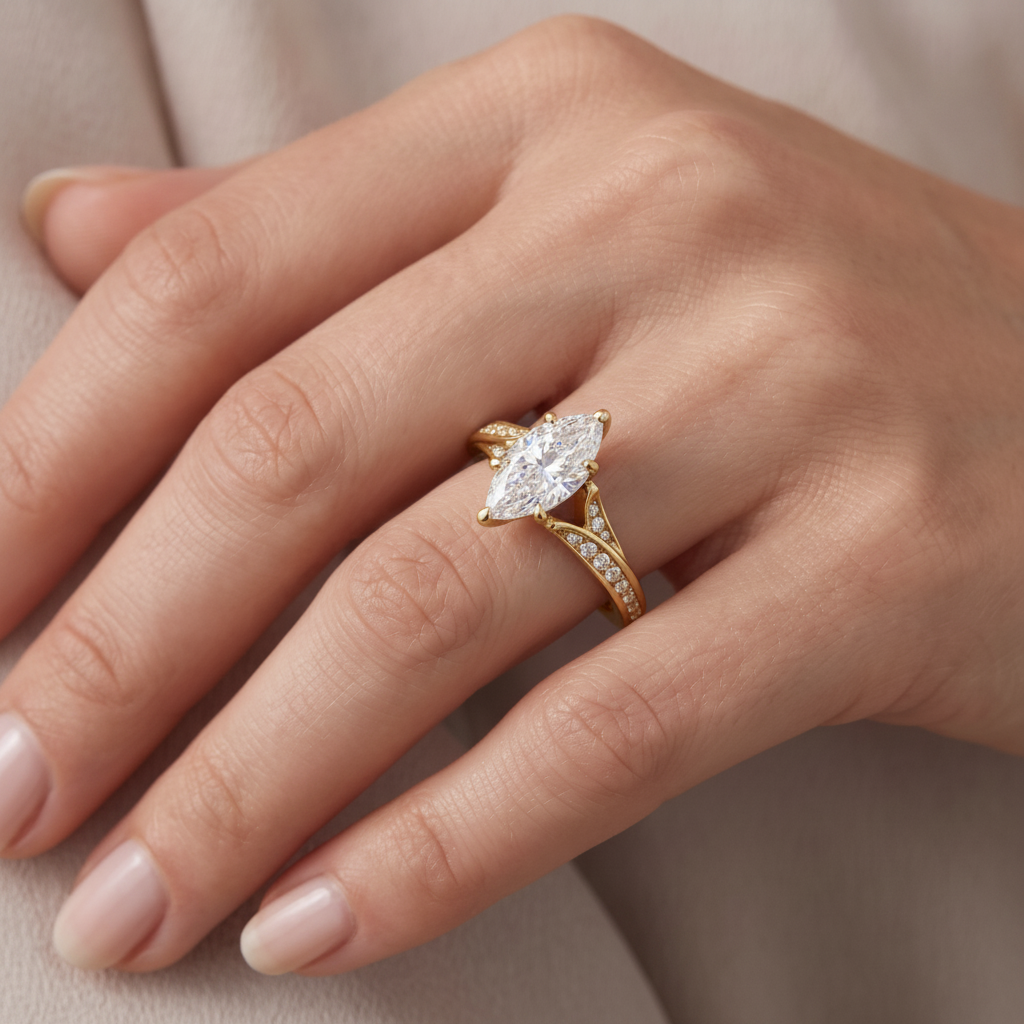 _lifestyle_image@SKU:R1027-NADM01000004Y #metal_14k-yellow-gold+origin_lab-grown+quality_ef-vs2+