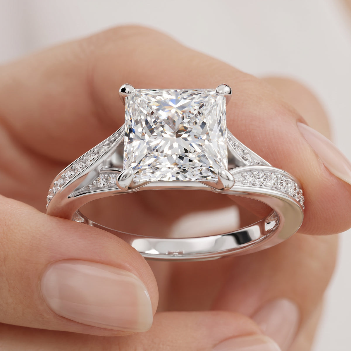 _lifestyle_image@SKU:R1027-NADP0200000PL #metal_platinum+origin_lab-grown+quality_ef-vs2+