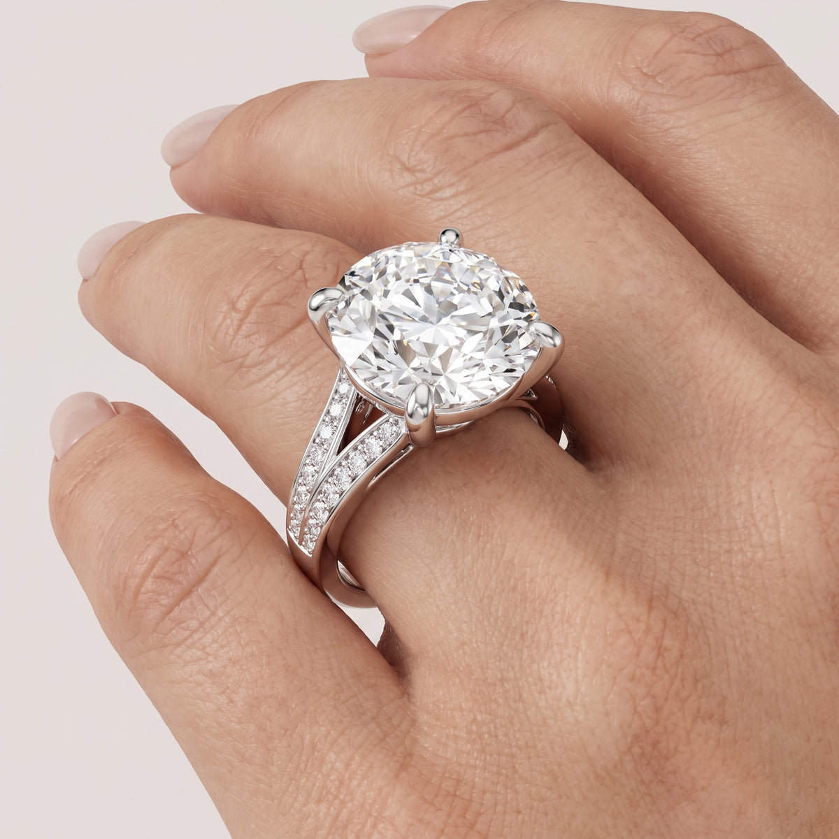 _lifestyle_image@SKU:R1027-NADR03000004W #metal_14k-white-gold+origin_lab-grown+quality_ef-vs2+