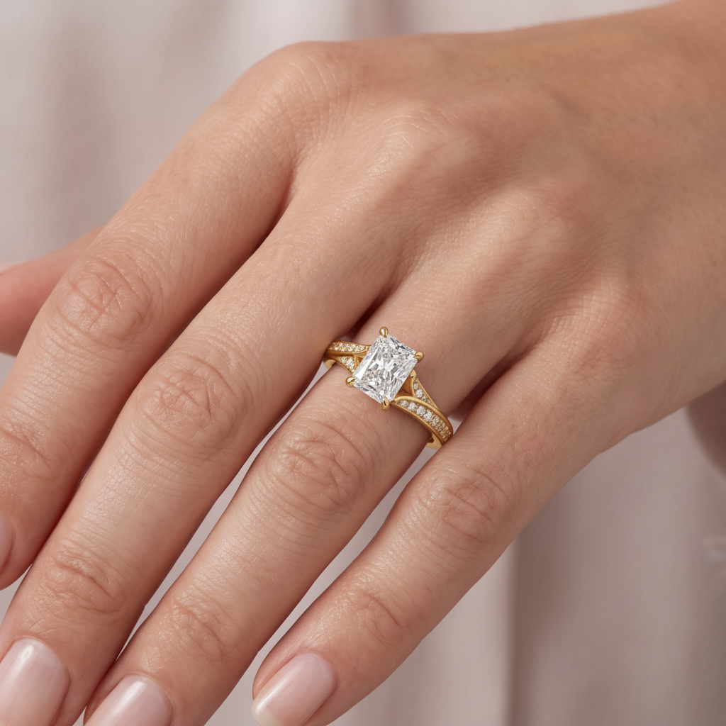 _lifestyle_image@SKU:R1027-NADT01000004Y #metal_14k-yellow-gold+origin_lab-grown+quality_ef-vs2+