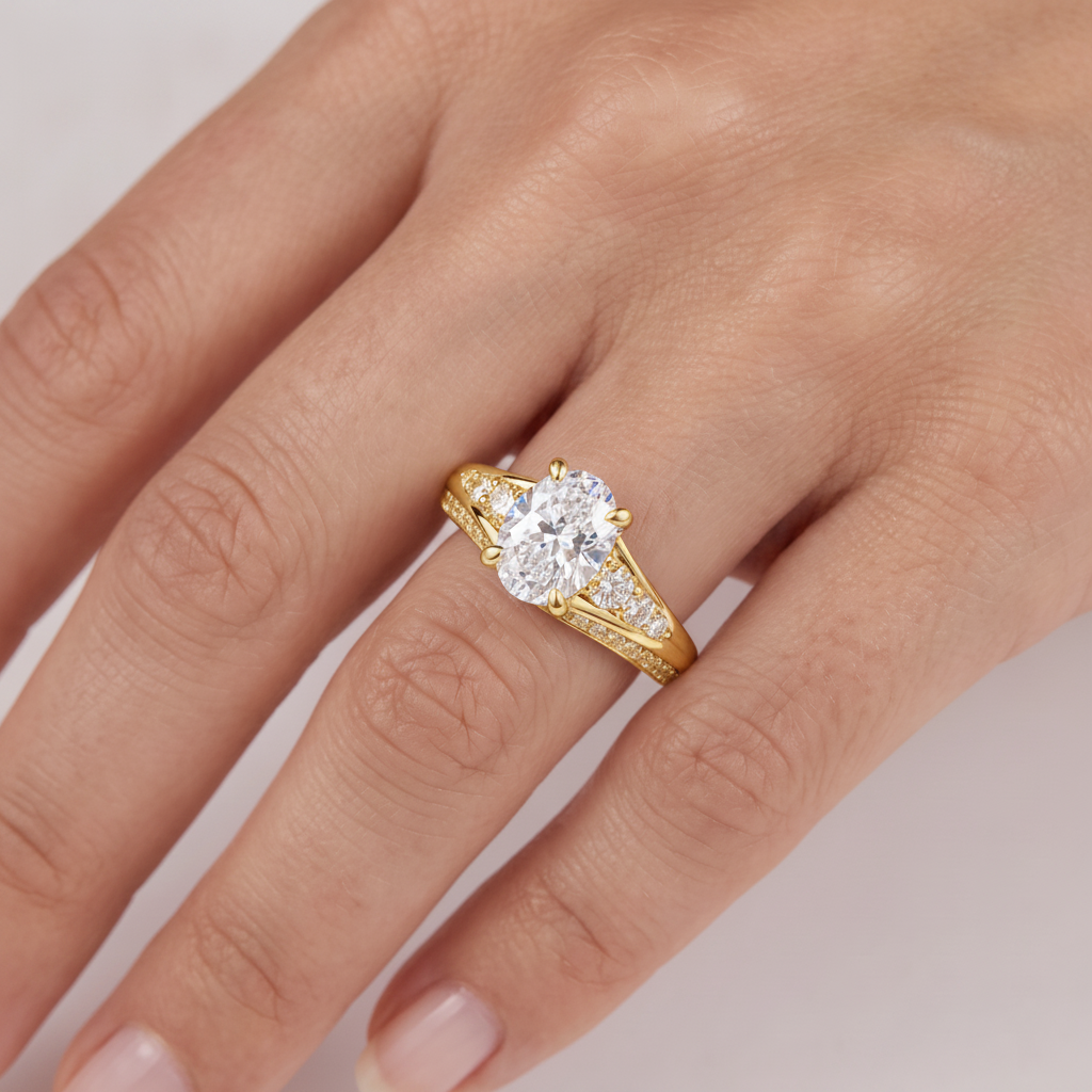 _lifestyle_image@SKU:R1086-LADO01000004Y #metal_10k-yellow-gold+origin_lab-grown+quality_g-si