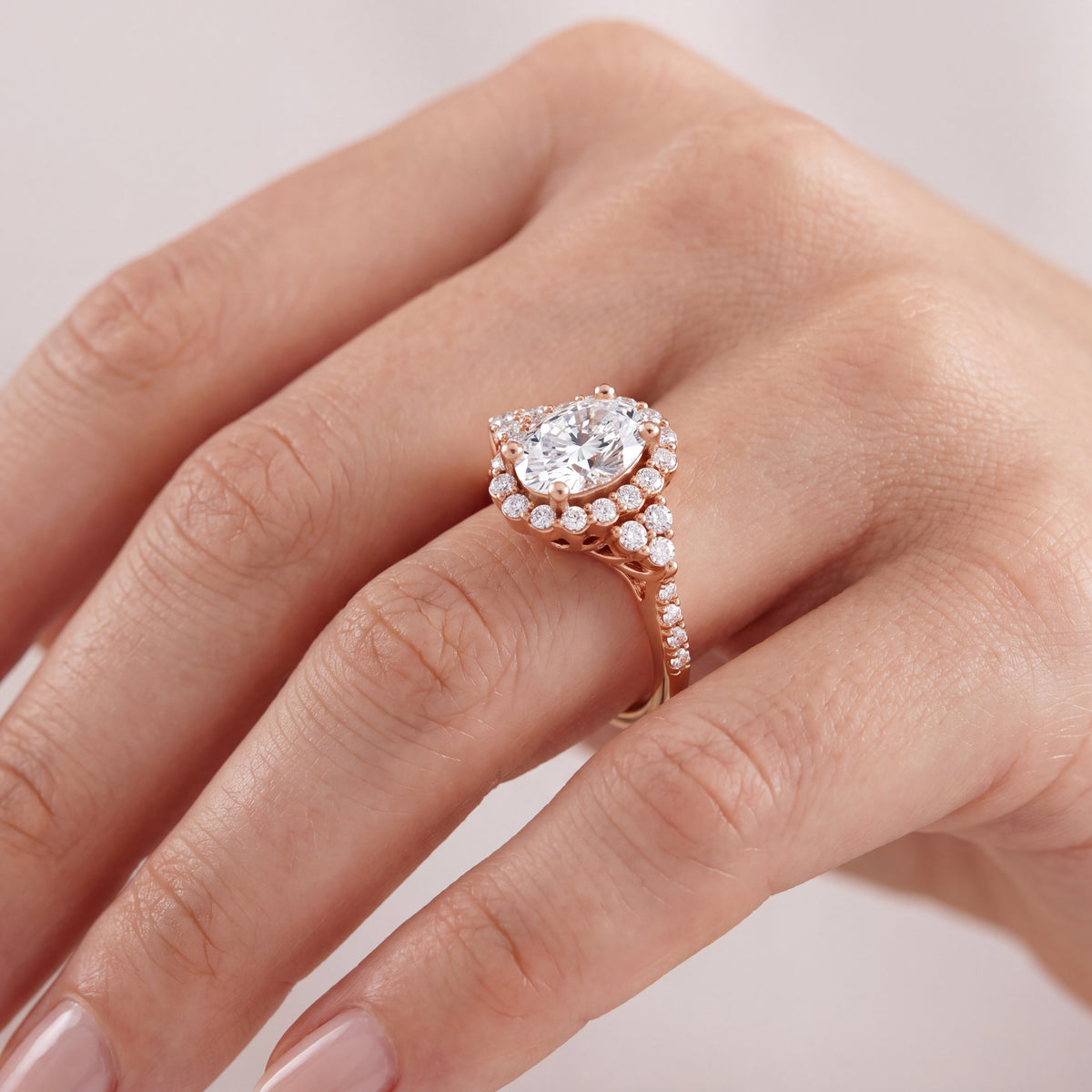 _lifestyle_image@SKU:R1089-NADO02000004P #metal_14k-rose-gold+origin_lab-grown+quality_ef-vs2+