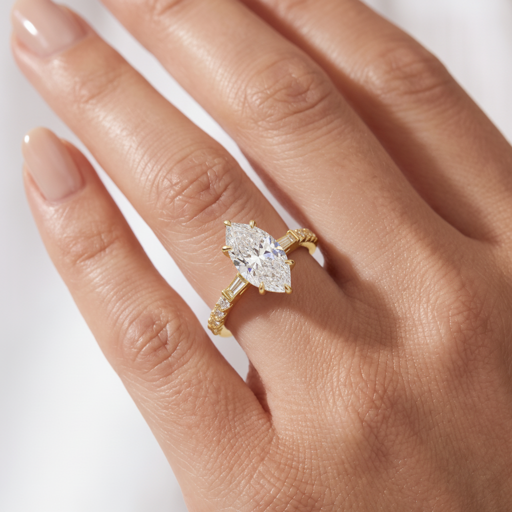_lifestyle_image@SKU:R1113-LADM01000004Y #metal_10k-yellow-gold+origin_lab-grown+quality_g-si