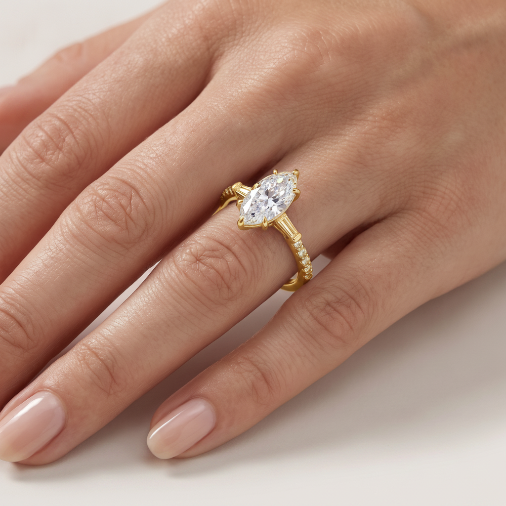 _lifestyle_image@SKU:R1113-NADM03000004Y #metal_14k-yellow-gold+origin_lab-grown+quality_ef-vs2+