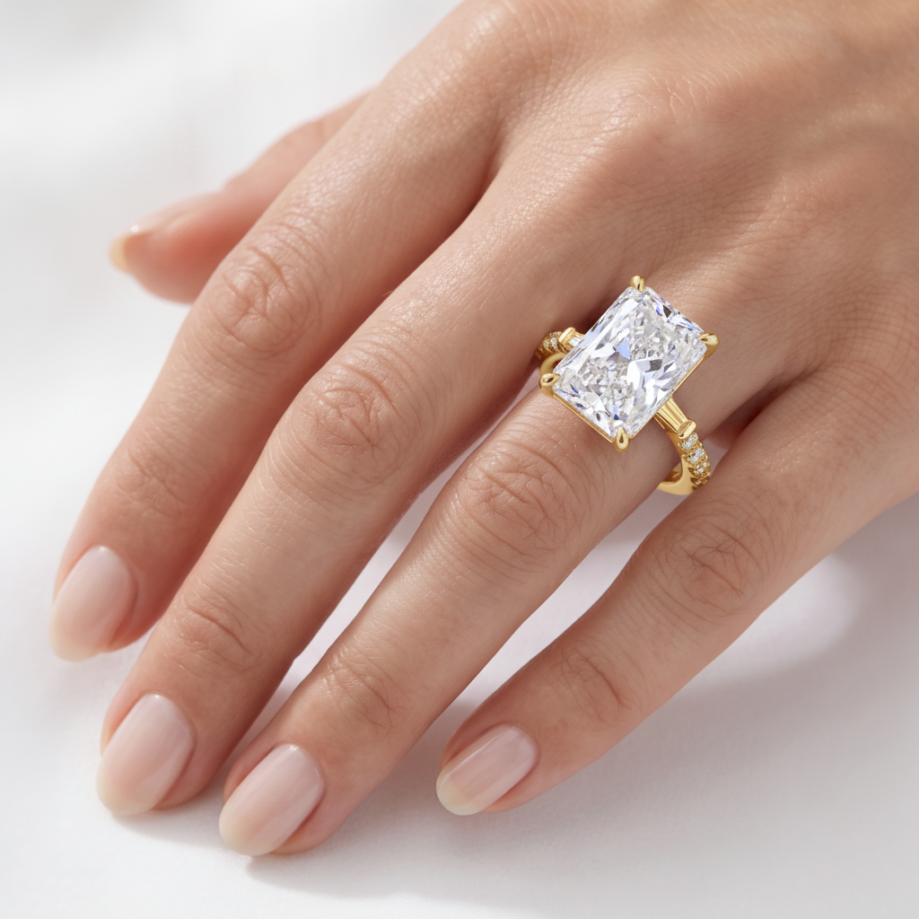 _lifestyle_image@SKU:R1113-NADT03000004Y #metal_14k-yellow-gold+origin_lab-grown+quality_ef-vs2+