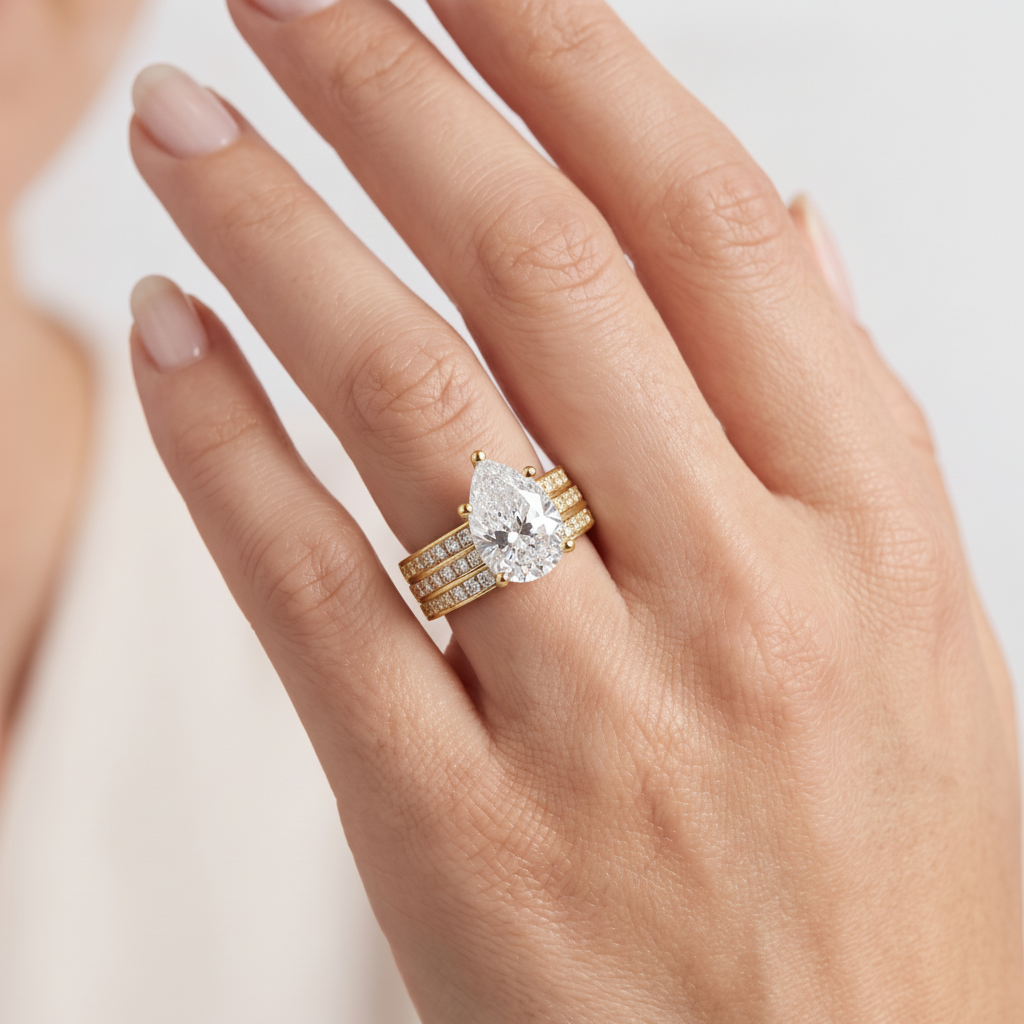 _lifestyle_image@SKU:R1195-LADD03000004Y #metal_10k-yellow-gold+origin_lab-grown+quality_g-si
