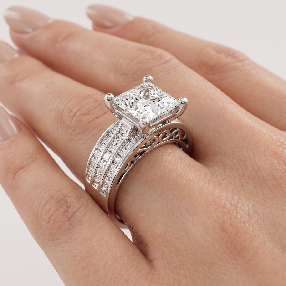 _lifestyle_image@SKU:R1195-NADP0300000PL #metal_platinum+origin_lab-grown+quality_ef-vs2+