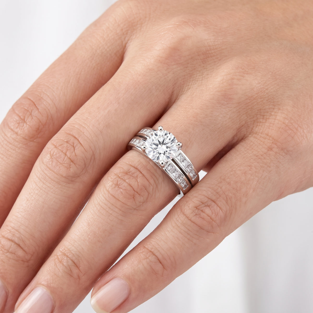 _lifestyle_image@SKU:R1195-NADR01000004W #metal_14k-white-gold+origin_lab-grown+quality_ef-vs2+