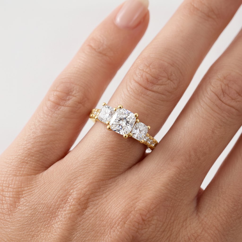 _lifestyle_image@SKU:R1284-NADC01000004Y #metal_14k-yellow-gold+origin_lab-grown+quality_ef-vs2+