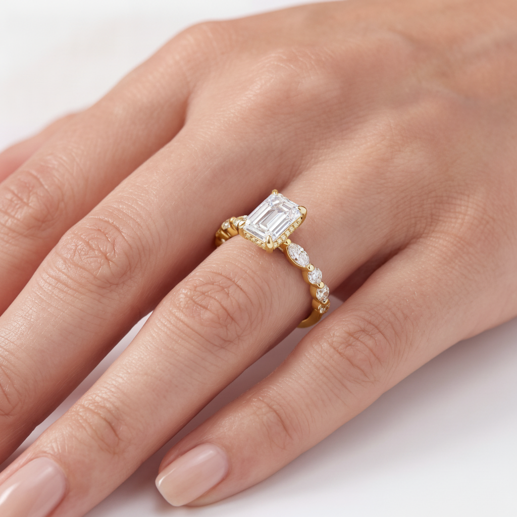 _lifestyle_image@SKU:R1736-LADE01000004Y #metal_10k-yellow-gold+origin_lab-grown+quality_g-si