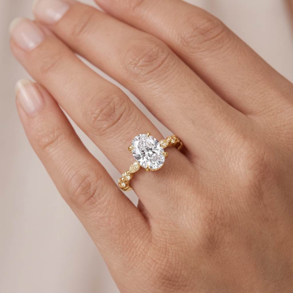 _lifestyle_image@SKU:R1736-LADO02000004Y #metal_10k-yellow-gold+origin_lab-grown+quality_g-si