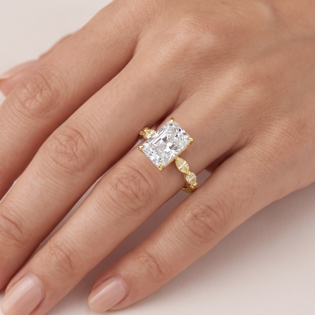 _lifestyle_image@SKU:R1736-LADT02000004Y #metal_10k-yellow-gold+origin_lab-grown+quality_g-si