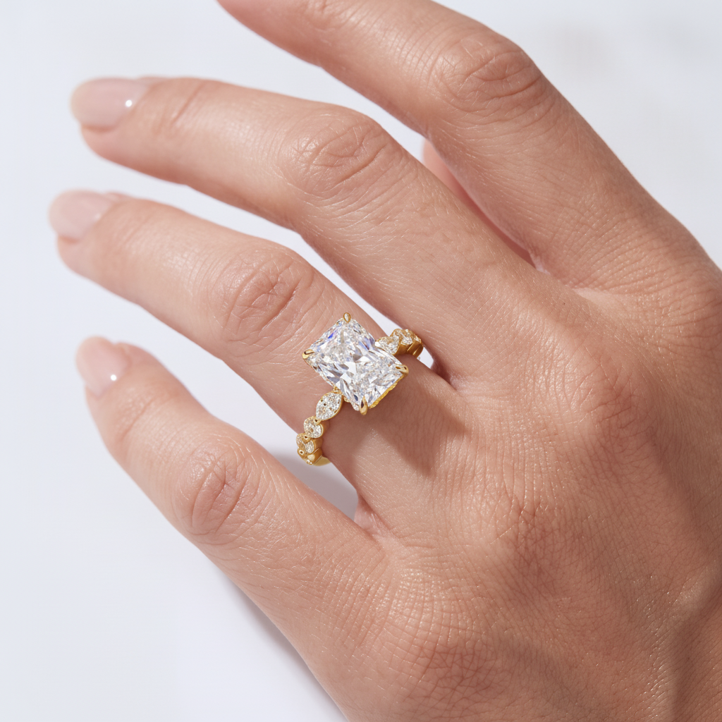 _lifestyle_image@SKU:R1736-NADT02000004Y #metal_14k-yellow-gold+origin_lab-grown+quality_ef-vs2+
