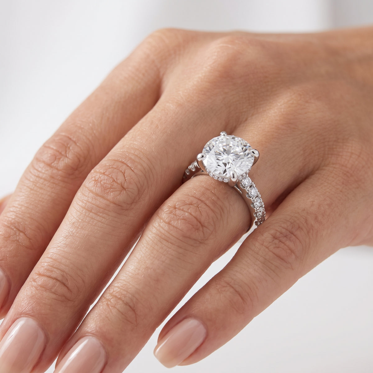 _lifestyle_image@SKU:R1930-LGDR0300000PL #metal_platinum+origin_lab-grown+quality_ef-vs2+