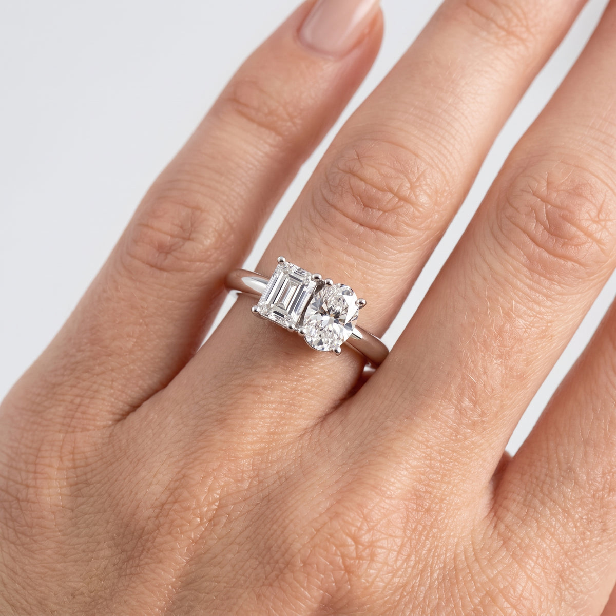 _lifestyle_image@SKU:R2630-LADE01230004W #metal_10k-white-gold+origin_lab-grown+quality_g-si
