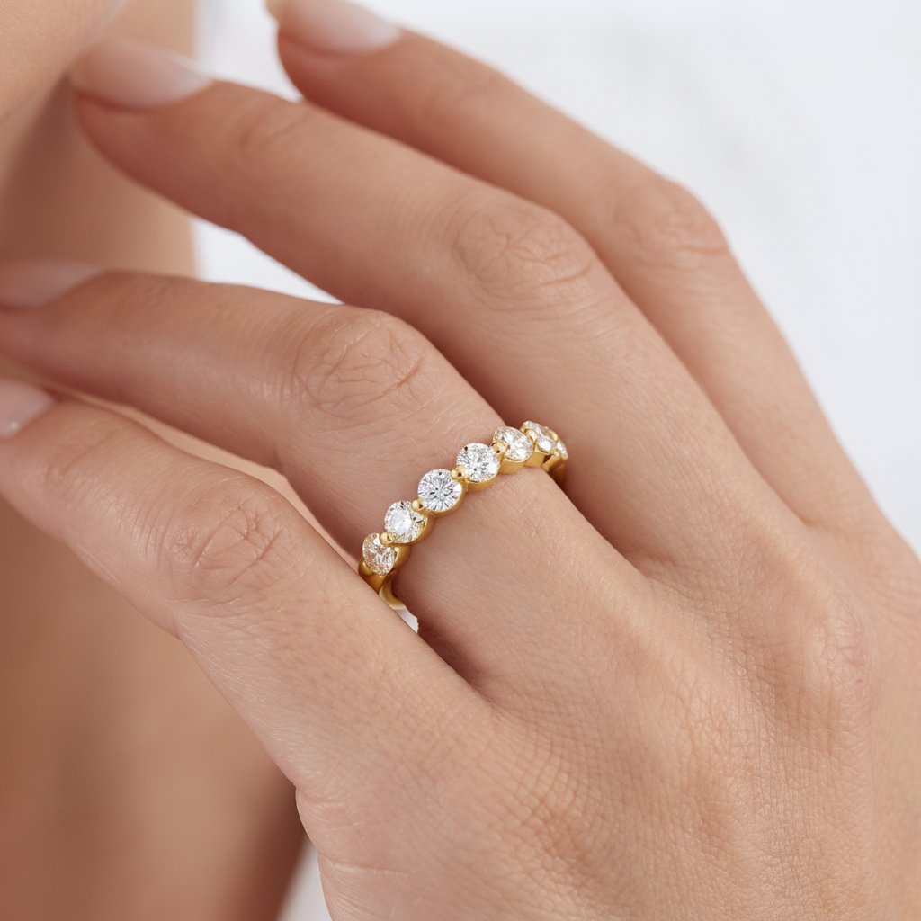 _lifestyle_image@SKU:R3504-NADR00500004Y #metal_14k-yellow-gold+origin_lab-grown+quality_ef-vs2+
