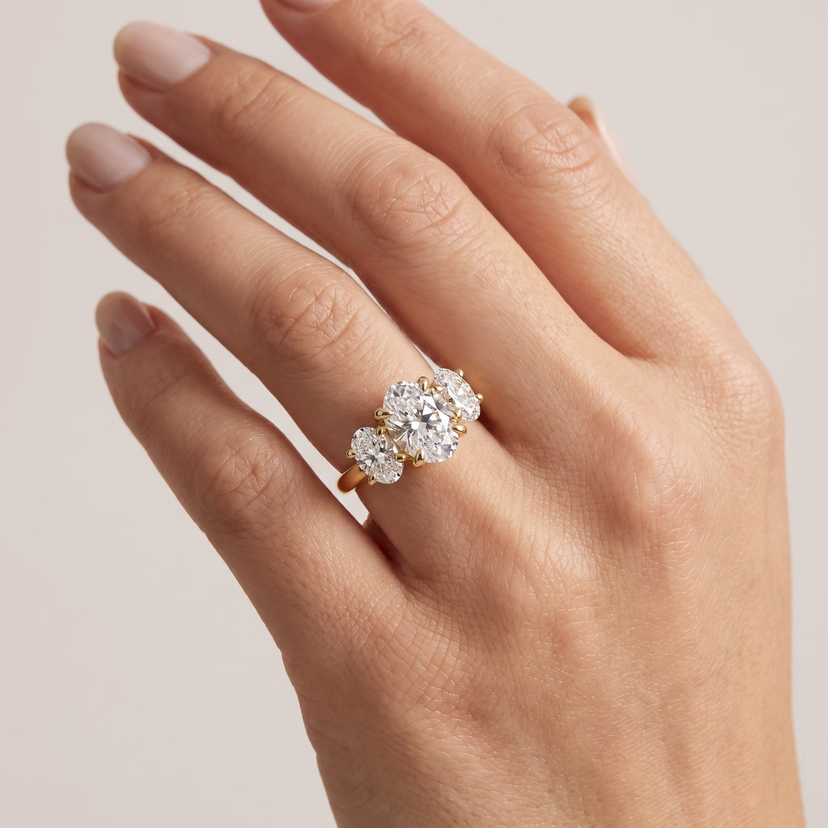 _lifestyle_image@SKU:R3657-NADO03000004Y #metal_14k-yellow-gold+origin_lab-grown+quality_ef-vs2+
