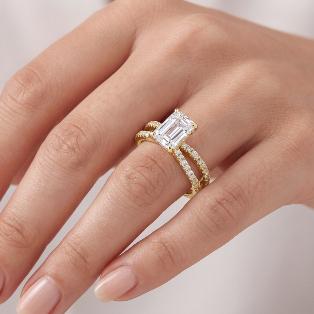 _lifestyle_image@SKU:R4118-LADE01000004Y #metal_10k-yellow-gold+origin_lab-grown+quality_g-si