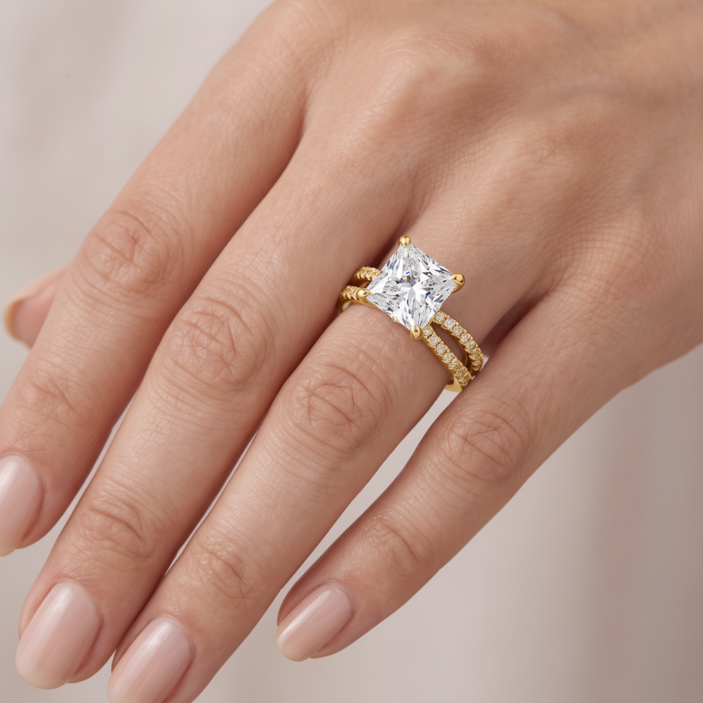 _lifestyle_image@SKU:R4118-LADP02000004Y #metal_10k-yellow-gold+origin_lab-grown+quality_g-si