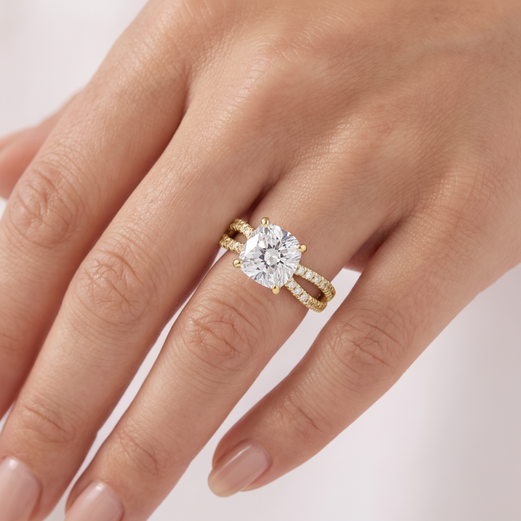 _lifestyle_image@SKU:R4118-NADC01000004Y #metal_14k-yellow-gold+origin_lab-grown+quality_ef-vs2+