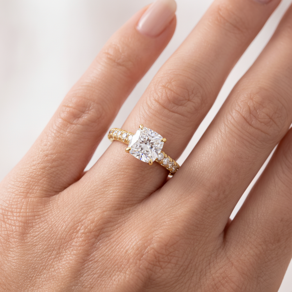 _lifestyle_image@SKU:R5118-NADC01000004Y #metal_14k-yellow-gold+origin_lab-grown+quality_ef-vs2+
