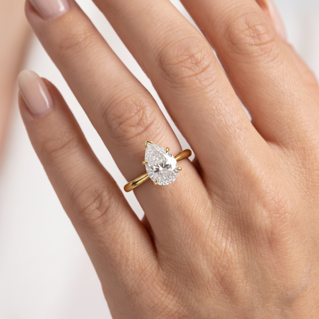 _lifestyle_image@SKU:R5314-LADD01000004Y #metal_10k-yellow-gold+origin_lab-grown+quality_g-si