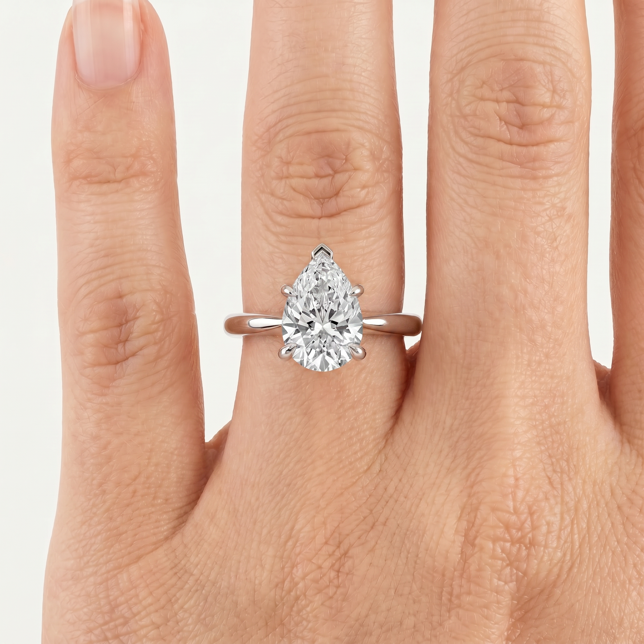 _lifestyle_image@SKU:R5314-NADD04000004W #metal_14k-white-gold+origin_lab-grown+quality_ef-vs2+