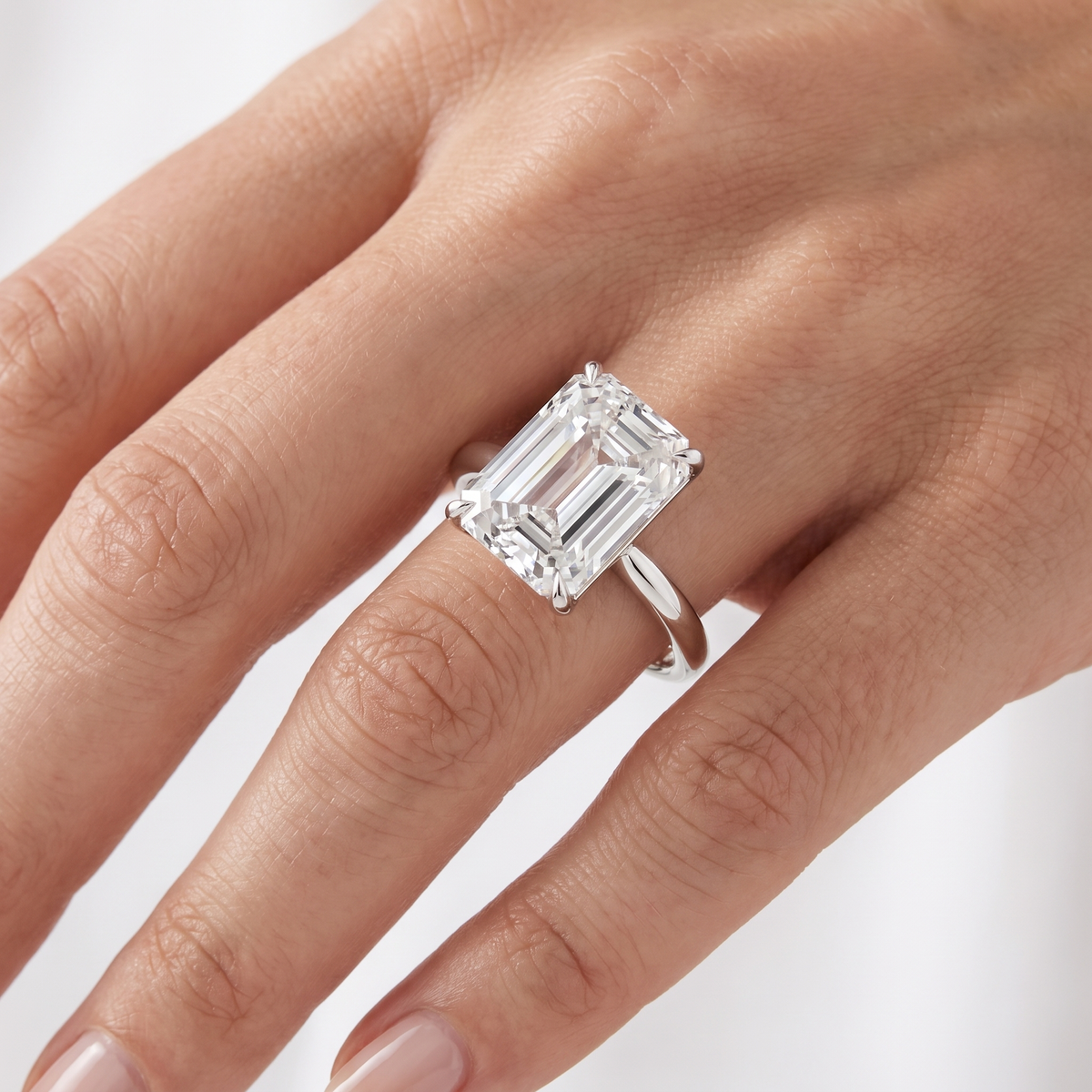 _lifestyle_image@SKU:R5314-NADE0400000PL #metal_platinum+origin_lab-grown+quality_ef-vs2+