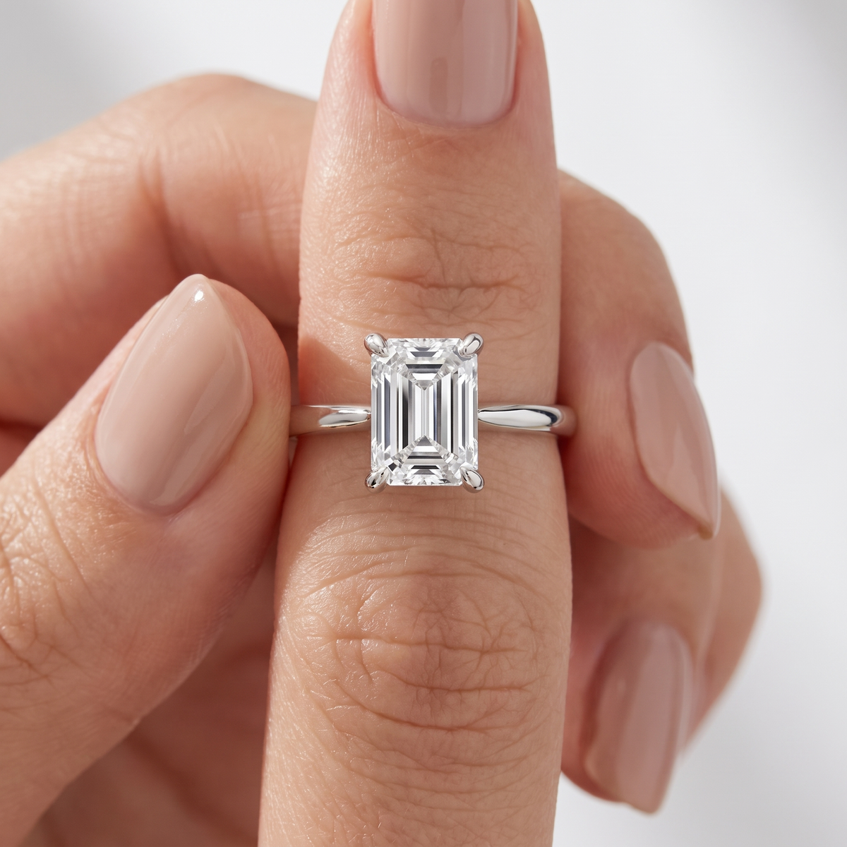 _lifestyle_image@SKU:R5314-NADE02000004W #metal_14k-white-gold+origin_lab-grown+quality_ef-vs2+