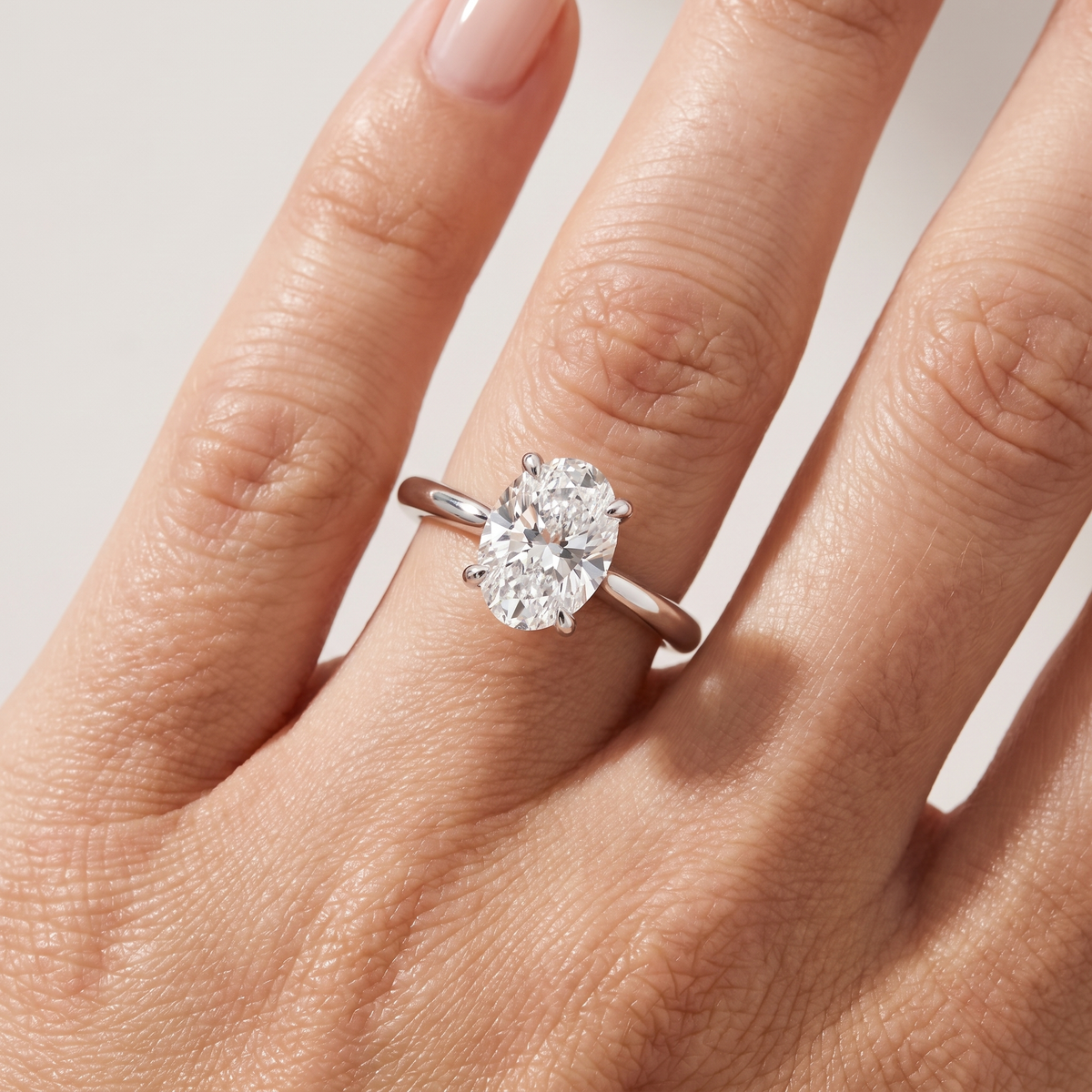 _lifestyle_image@SKU:R5314-NADO01000004W #metal_14k-white-gold+origin_lab-grown+quality_ef-vs2+