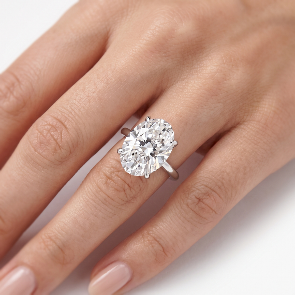 _lifestyle_image@SKU:R5314-NADO0400000PL #metal_platinum+origin_lab-grown+quality_ef-vs2+