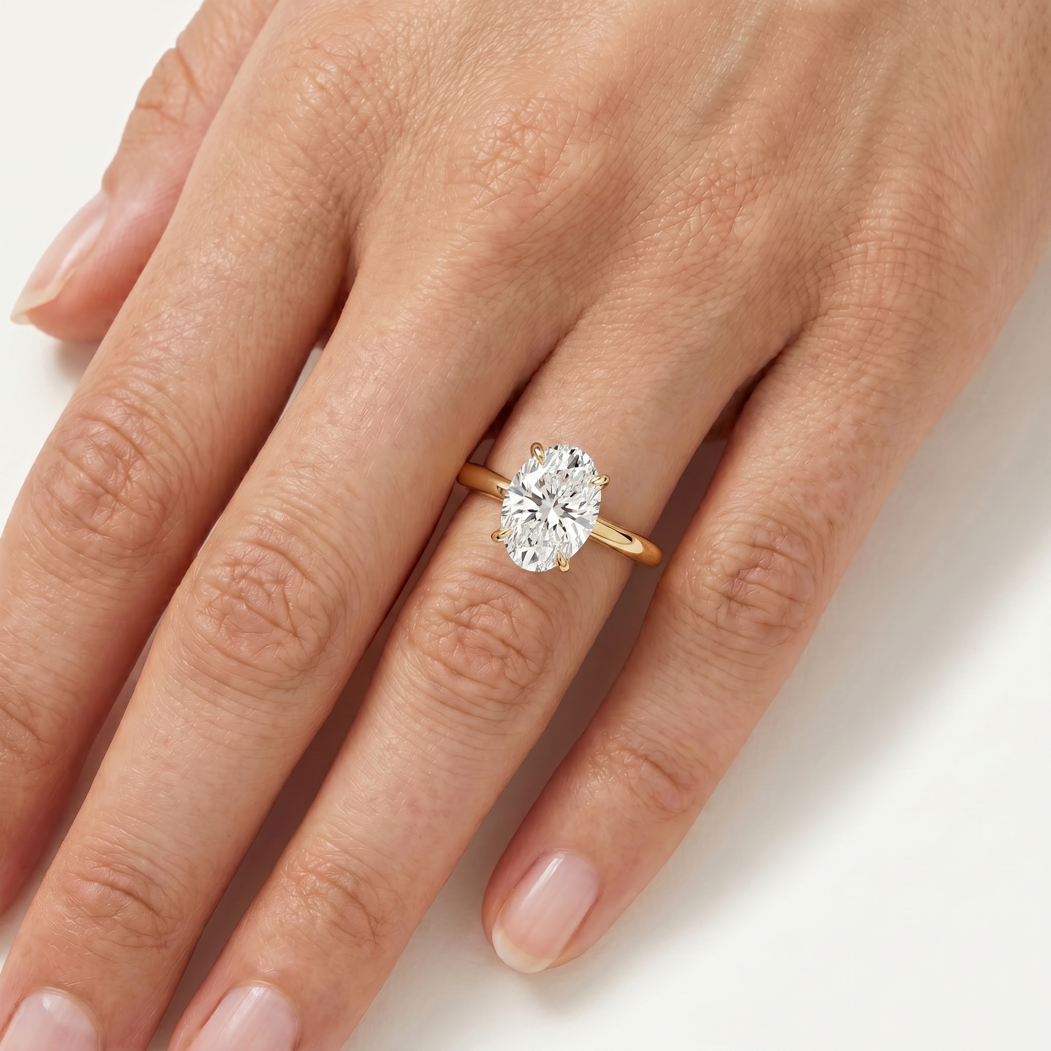 _lifestyle_image@SKU:R5314-LADO04000004Y #metal_10k-yellow-gold+origin_lab-grown+quality_g-si