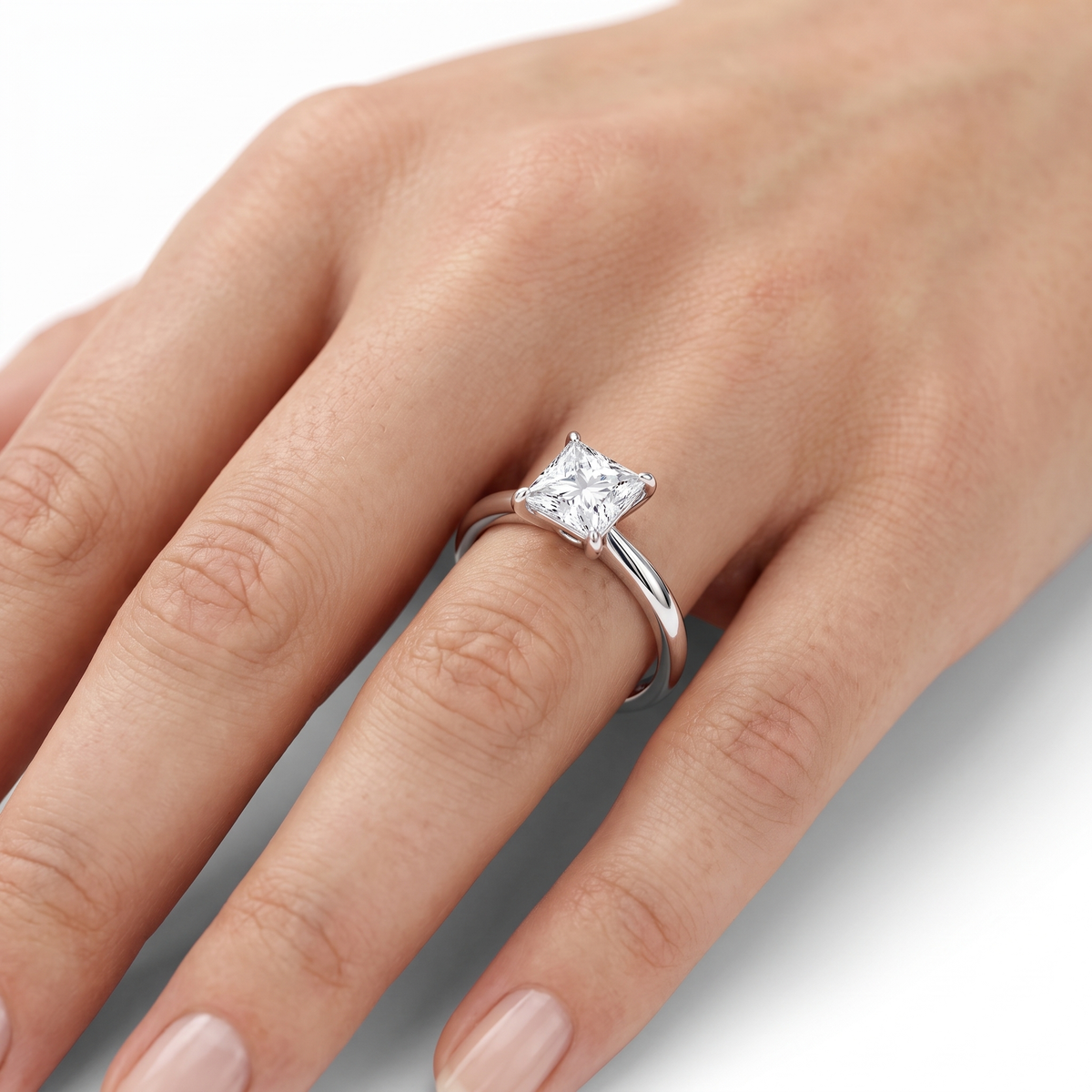 _lifestyle_image@SKU:R5314-NADP01000004W #metal_14k-white-gold+origin_lab-grown+quality_ef-vs2+