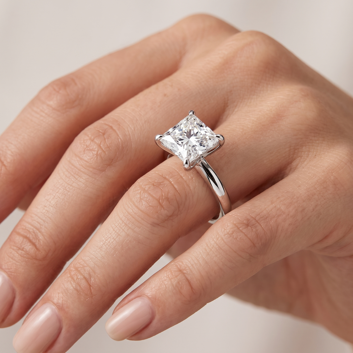_lifestyle_image@SKU:R5314-NADP02000004W #metal_14k-white-gold+origin_lab-grown+quality_ef-vs2+